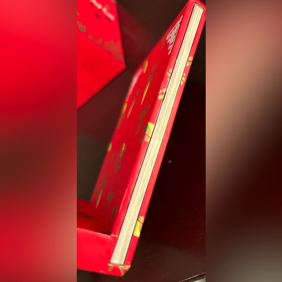 Lucky Cat figurine, book, and display - Picture 8 of 9